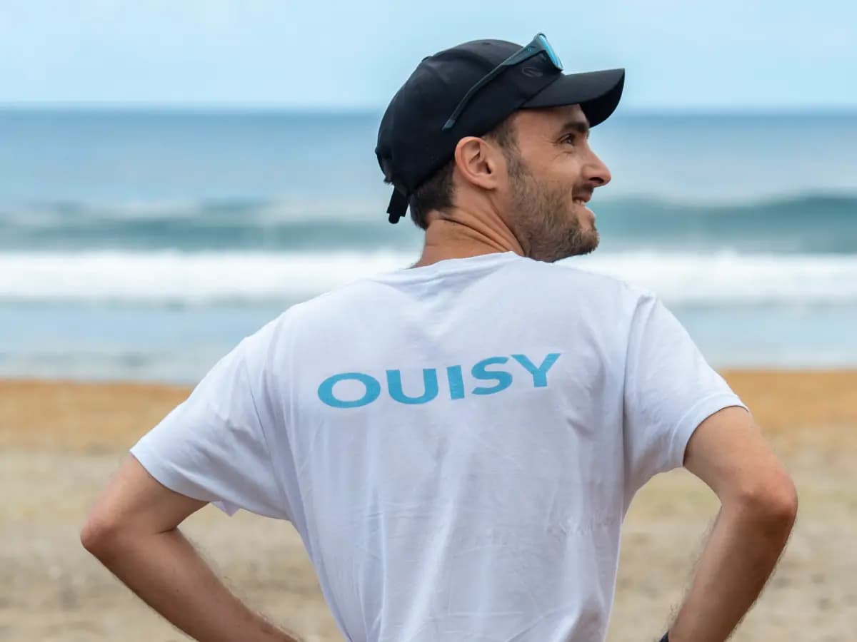 Paul, fondateur de Xyveno, sur le site de décollage d'Ouisy à Saint-Leu